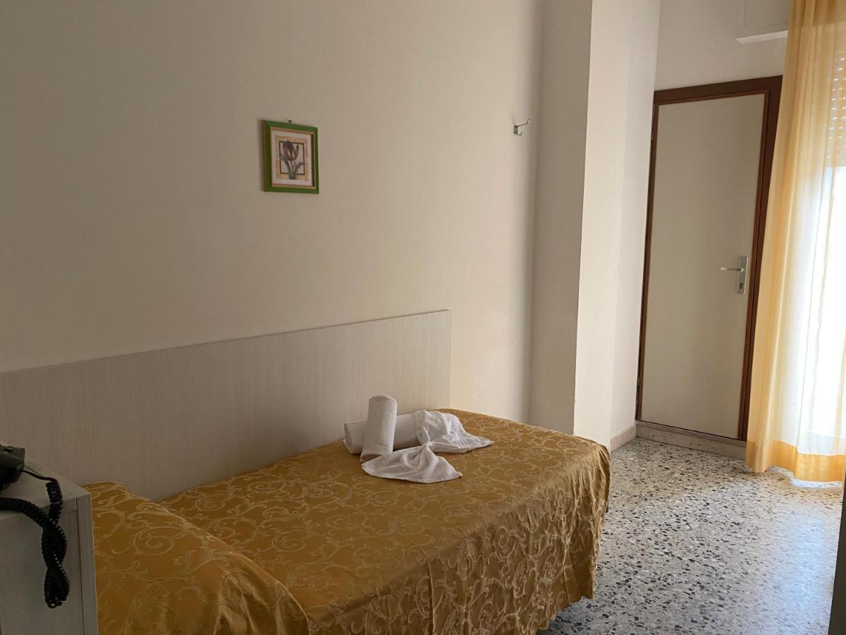 Hotel Modenese Риччоне Экстерьер фото